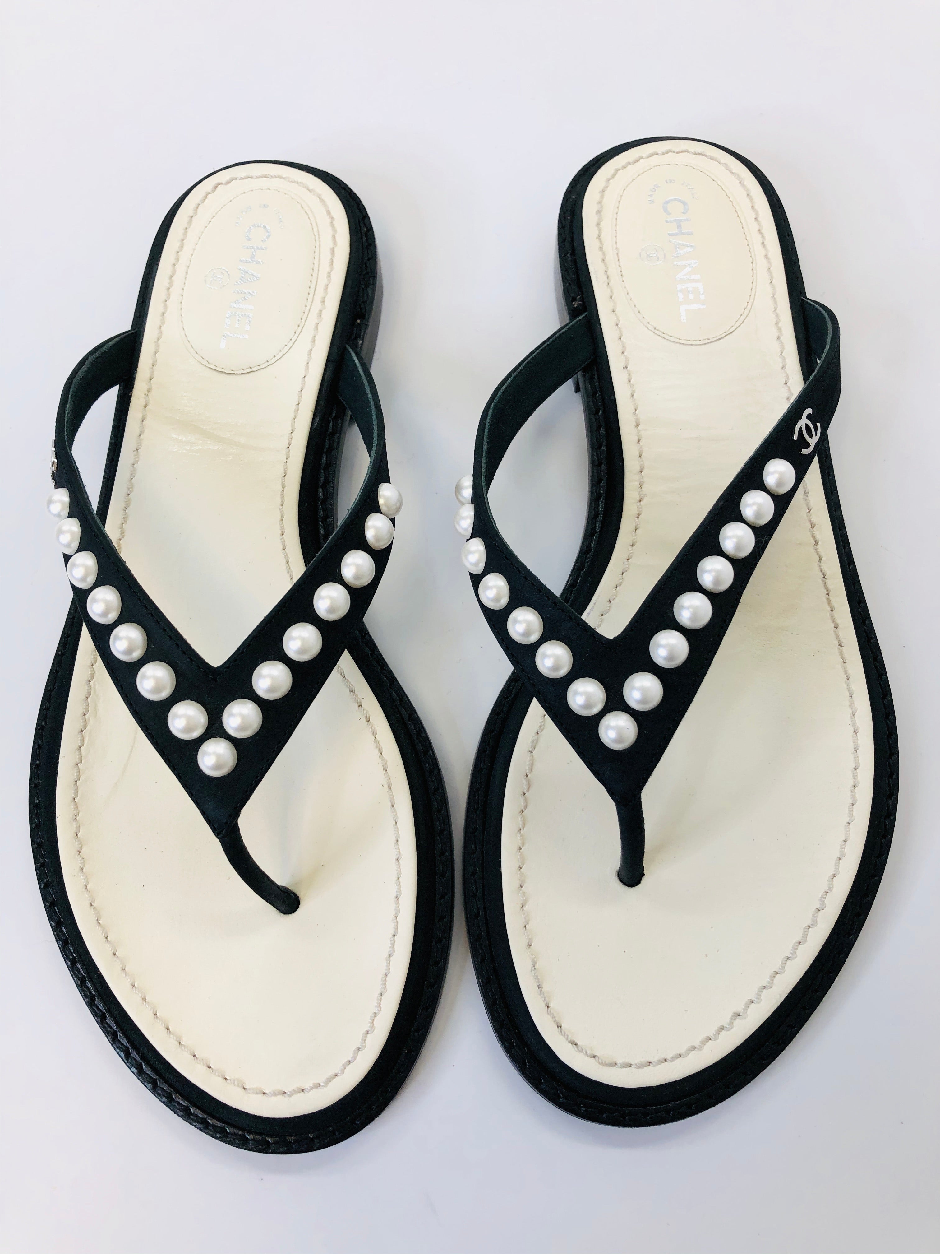 CHANEL Black and Ivory Leather Pearl Thong Sandals Size 37 1/2