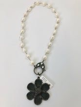 Load image into Gallery viewer, Rainey Elizabeth Short Pearl Necklace