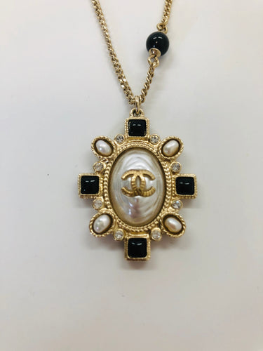 CHANEL Pendant Necklace