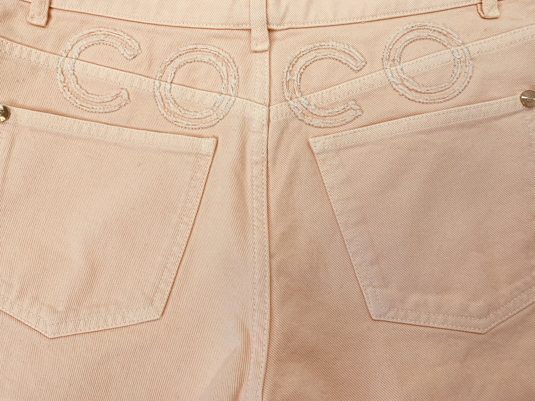 CHANEL 2020 Coco Denim Shorts Size 40 – JDEX Styles