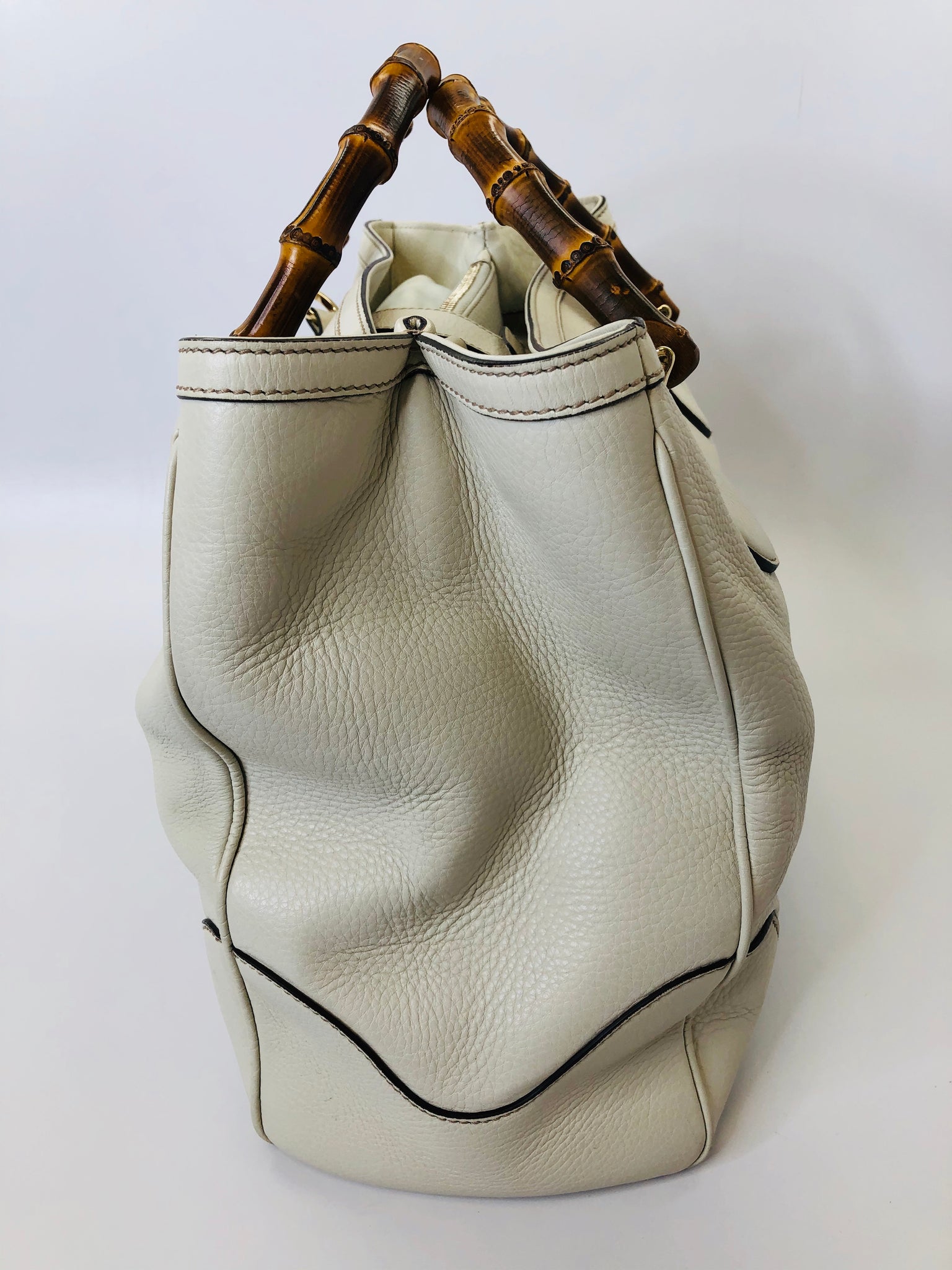 Gucci Diana medium tote bag in beige leather