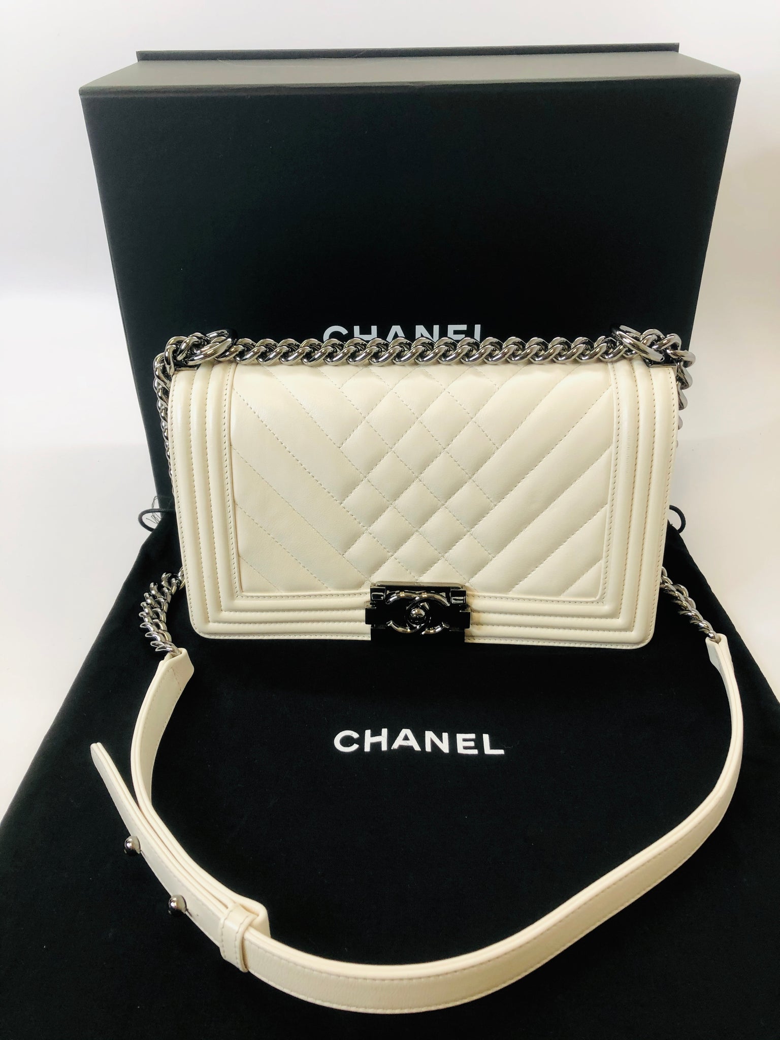 Chanel Boy medium shoulder bag in white/Pink Tweed & white patent leather,  SHW