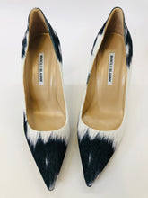 Load image into Gallery viewer, Manolo Blahnik Black and White BB 90 Pumps Size 39 1/2
