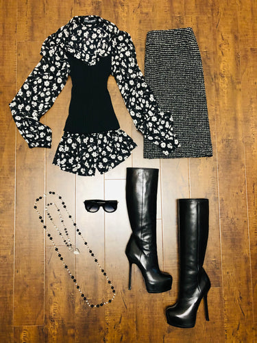 CHANEL Black and White Tweed Skirt Size 42