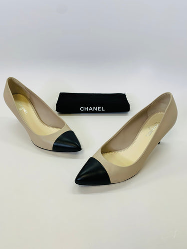 CHANEL Grey and Black Pumps Size 40