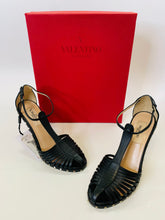 Load image into Gallery viewer, Valentino Garavani Black Rockstud Sandals Size 37