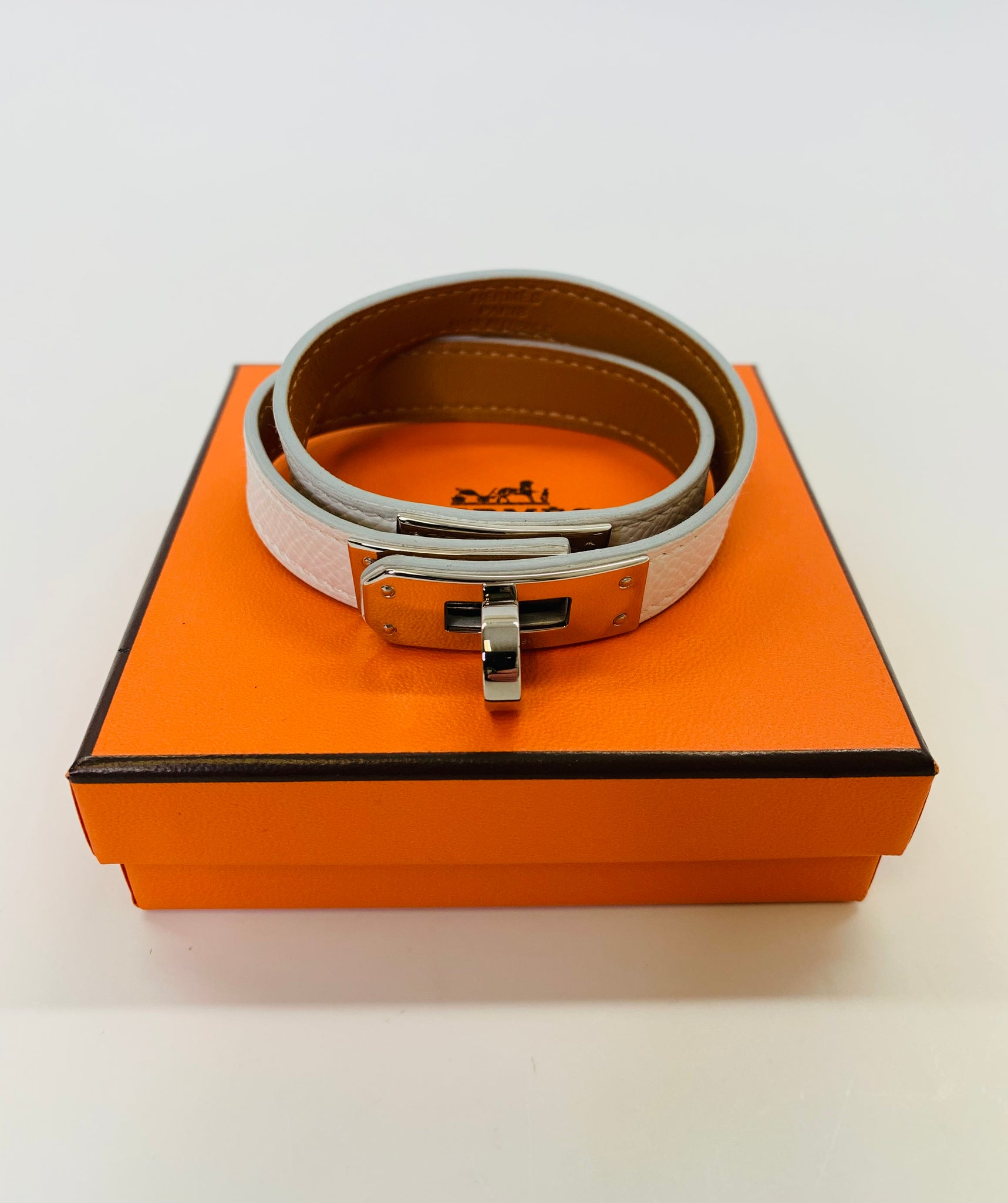 Hermes Kelly Double Tour Bracelet In Gold And White Leather