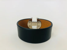 Load image into Gallery viewer, Hermès Manchette Bracelet Size T2