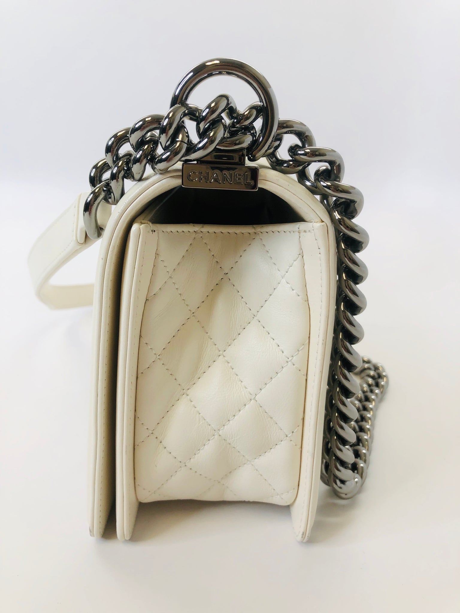 Chanel boy medium size shoulder bag in white and grey sequins, silver  hardware at 1stDibs