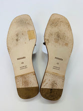 Load image into Gallery viewer, Hermès Blanc Oran Sandal Size 40