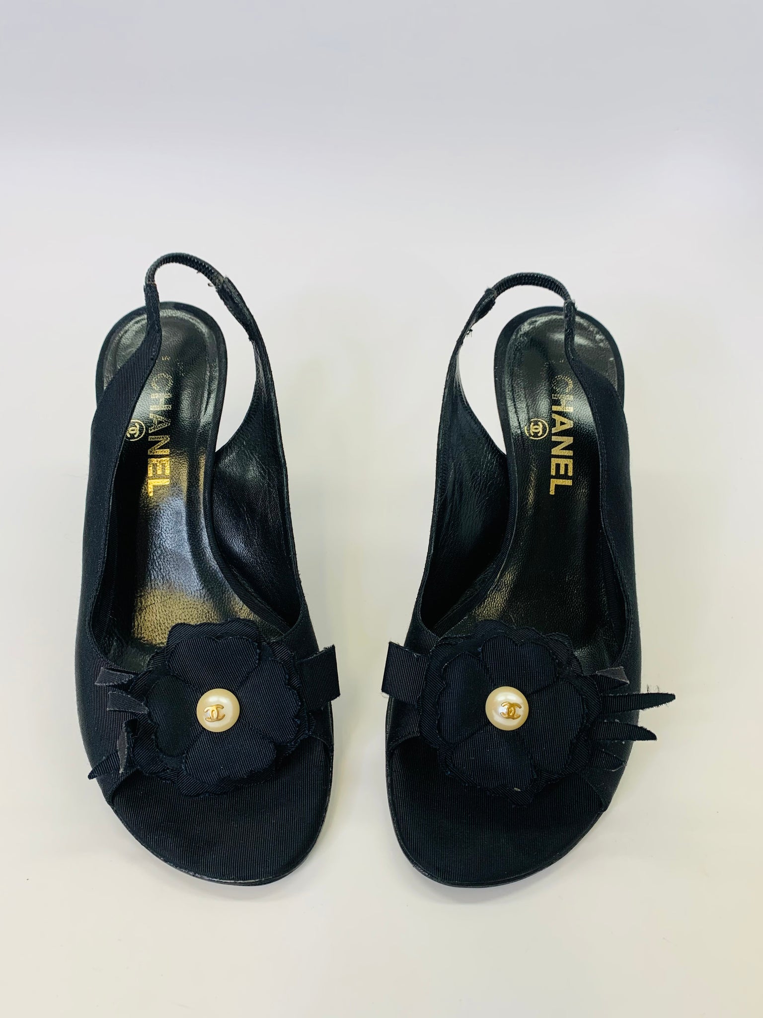 CHANEL Black Grosgrain and Pearl Sandals Size 38 1/2 – JDEX Styles