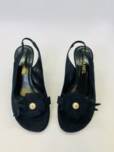 Load image into Gallery viewer, CHANEL Black Grosgrain and Pearl Sandals Size 38 1/2