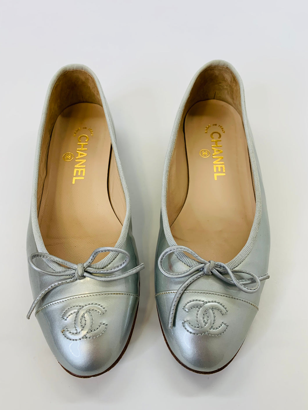 CHANEL Grey Patent Leather Ballerina Flats Size 37