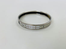 Load image into Gallery viewer, Hermès Sellier Printed Enamel Bangle Size 65