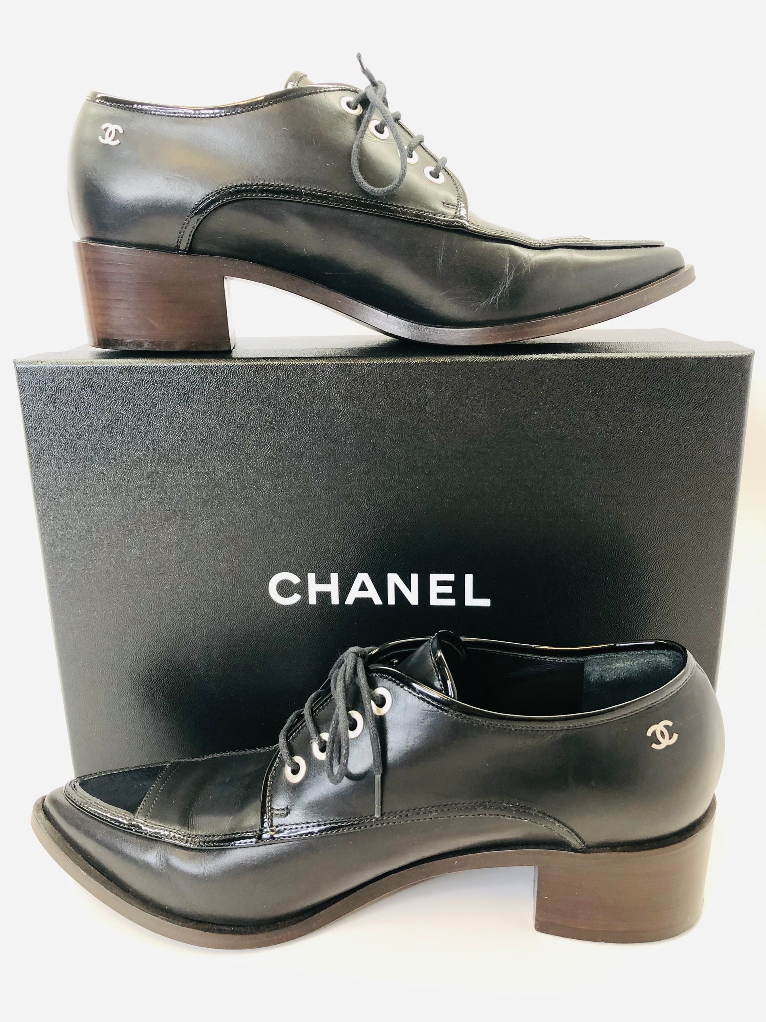 Chanel black white  pearl shoes Size 36  Di Nuovo Paddington