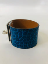 Load image into Gallery viewer, Hermès Bleu Izmir Shiny Alligator Kelly Dog Bracelet Size Small