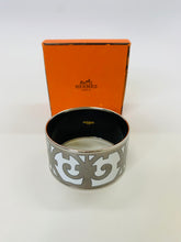 Load image into Gallery viewer, Hermès Balcons de Guadalquivir Extra Wide Enamel Bracelet Size 70