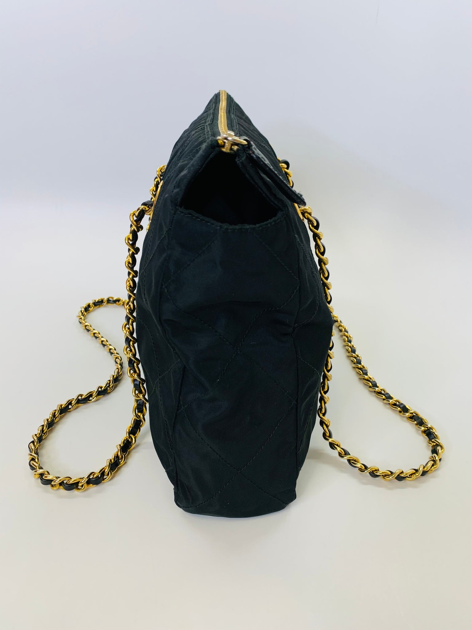 Prada Re Nylon tote bag gold chain｜TikTok Search